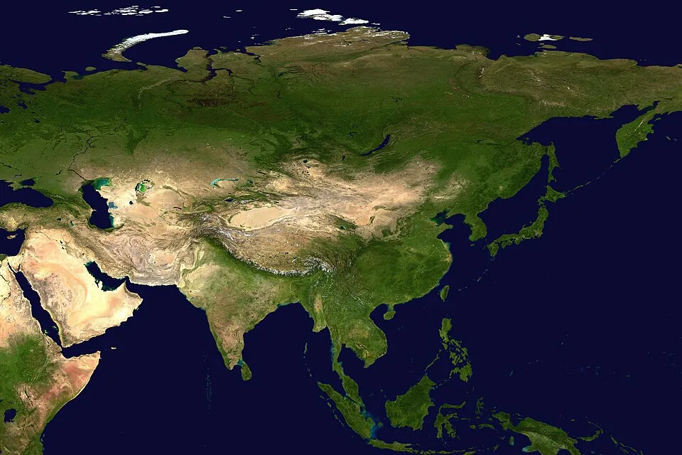 Carte des États de l’Asie en vue satellite, révélant reliefs et vastes territoires asiatiques
