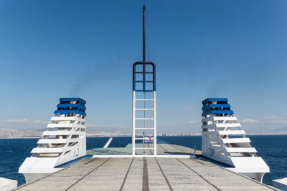 Grece carte aeroport : traversée en ferry vers Égine depuis le Pirée