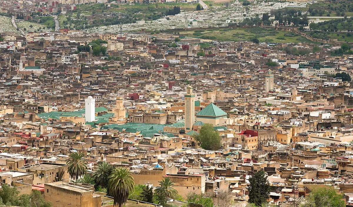Plan Maroc illustré par la médina de Fès, patrimoine historique du nord intérieur